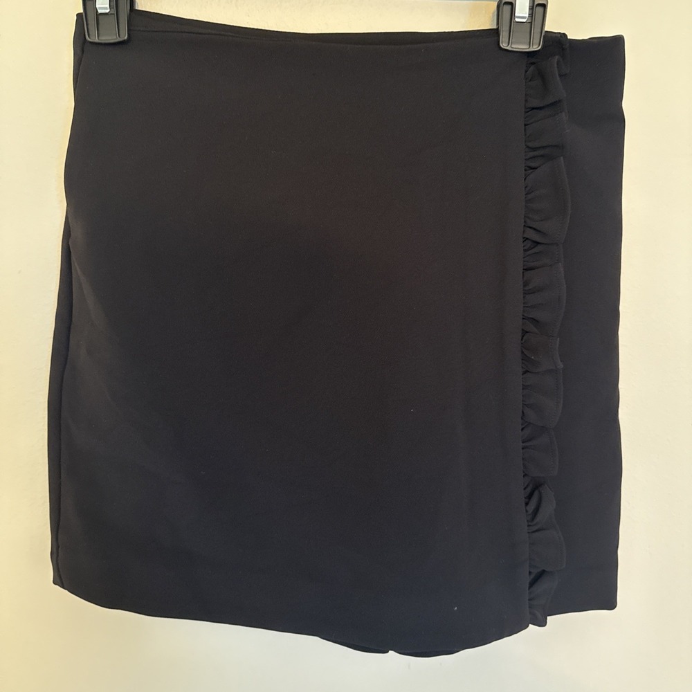 Express Womens Mini Skort Size 2 Black Ruffle Front Waitress
